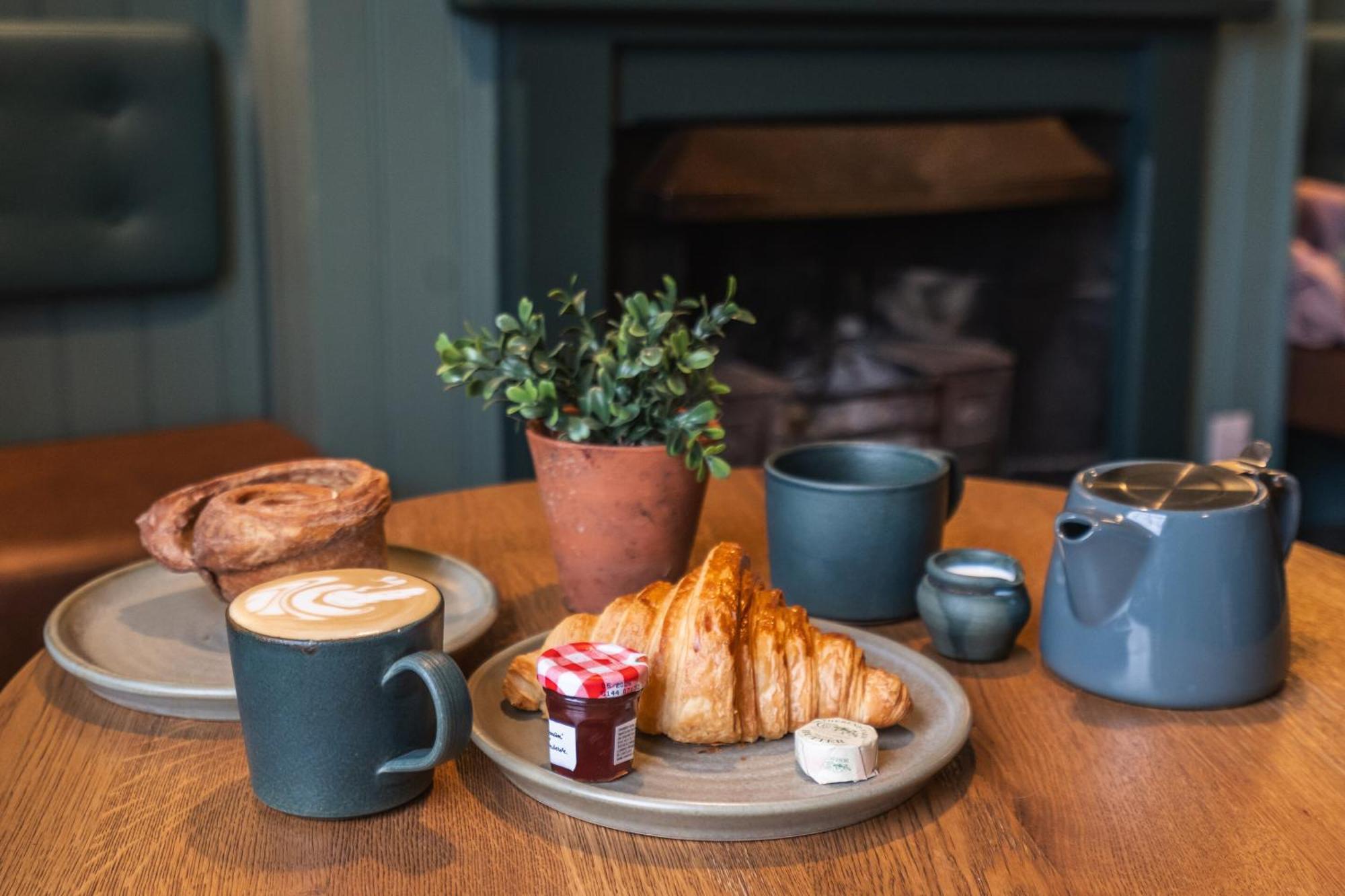 The Lazy Goose - Coffee House & Bedrooms Claypits Ruang foto